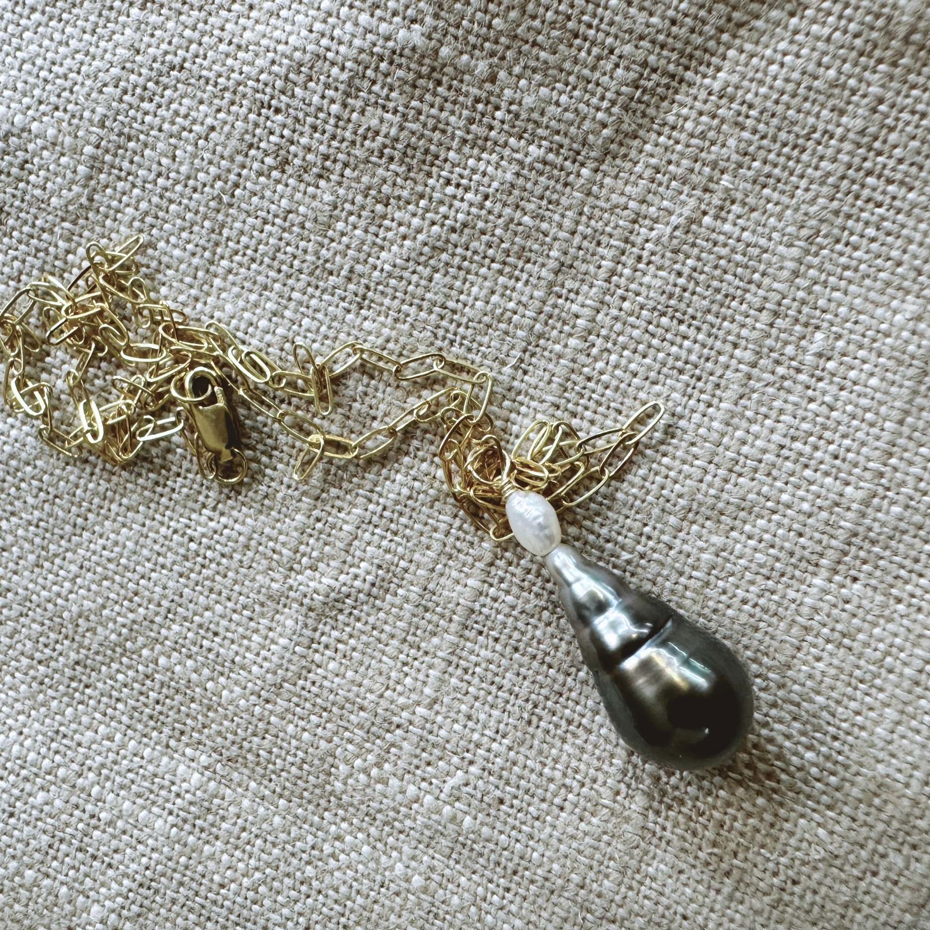 Noir Tahitian Necklace