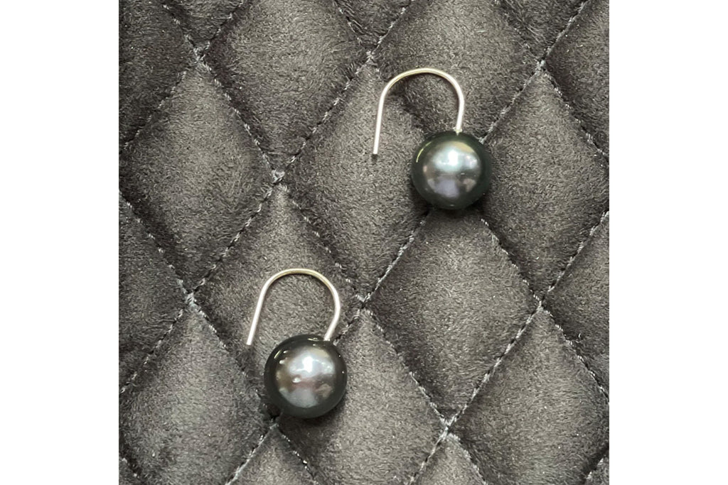 Horseshoe Tahitian Pearl Earrings